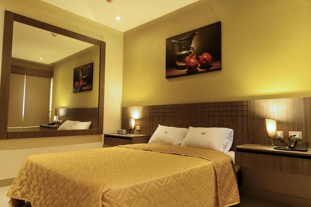 جواياكيل Np Hotel Y Suites المظهر الخارجي الصورة